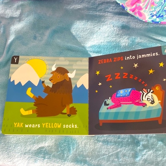 ABC Alphabeasts! Child’s book MSRP $10.99 🎁 - Picture 3 of 4